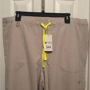 FIGS Men's Pants Cairo Cargo Scrub Pant